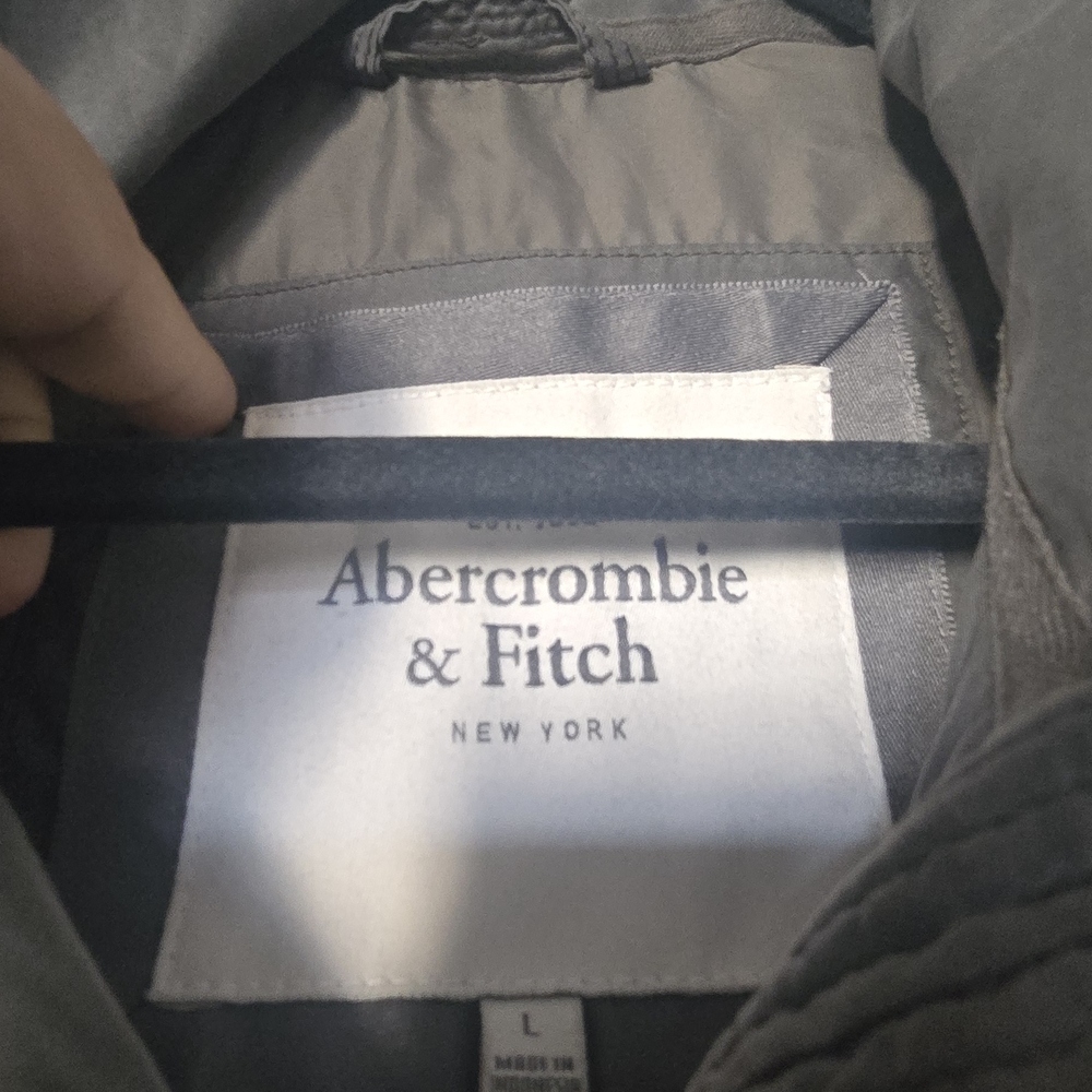 Abercrombie & Fitch Women’s Puffer Vest - Gray - Picture 2 of 8